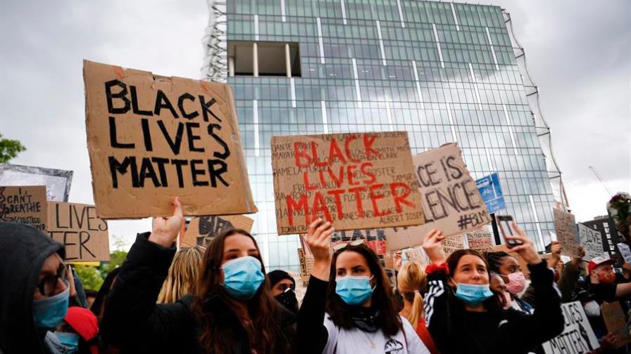 14 detenidos en una confrontación tras protesta pacífica por Floyd en Londres