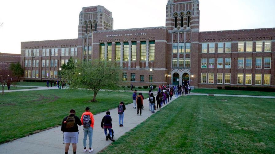 Los niños de EEUU regresaron a clases, pero tambien las armas de fuego