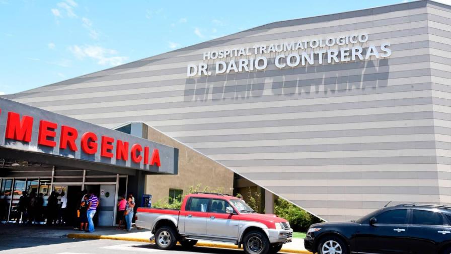 Joven denuncia le negaron entrada a Hospital Darío Contreras por no presentar tarjeta de vacunación