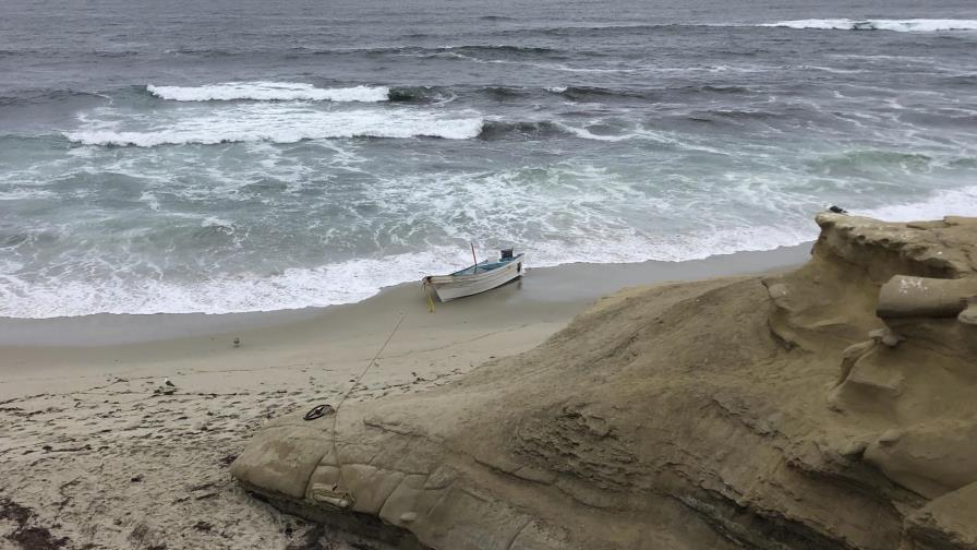 Naufragio de presunto bote con migrantes frente a San Diego Naufragio de presunto bote con migrantes frente a San Diego