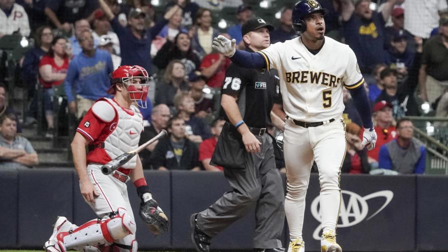 Jonrón de Escobar da victoria a Cerveceros sobre Filis