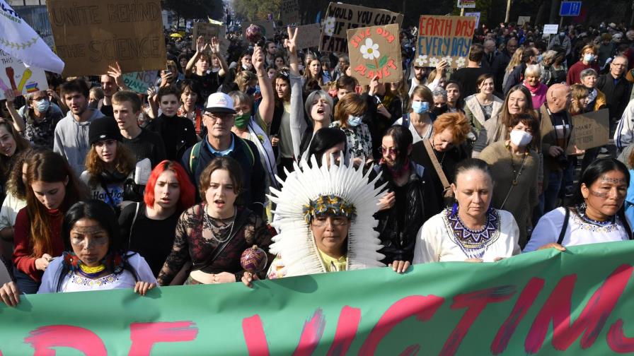 Miles marchan en Bruselas contra el cambio climático