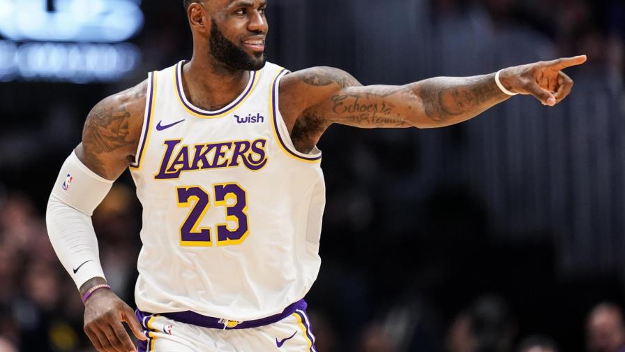 James y Davis anotan 25 puntos, en triunfo de Lakers