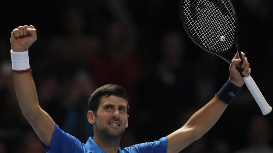 Thiem vence a Federer en Finales de la ATP; Djokovic gana