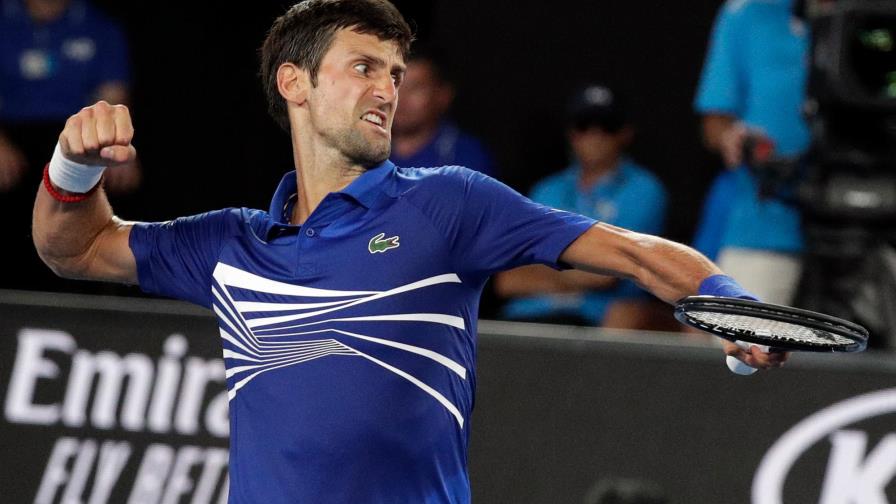 Djokovic comienza su campaña por el récord de títulos en Australia con una fácil victoria Djokovic comienza su campaña por el récord de títulos en Australia con una fácil victoria