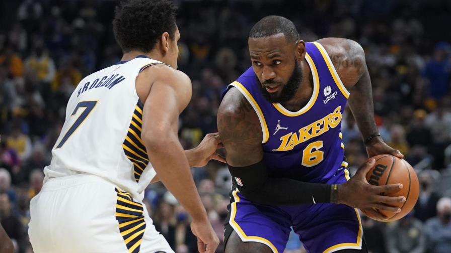 James regresa de suspensión y encabeza triunfo de Lakers