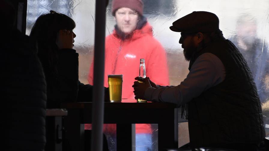 Británicos eufóricos por levantamiento de restricciones