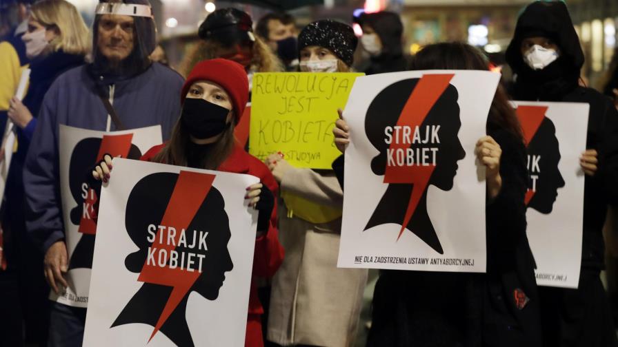 Polonia posterga ley antiaborto