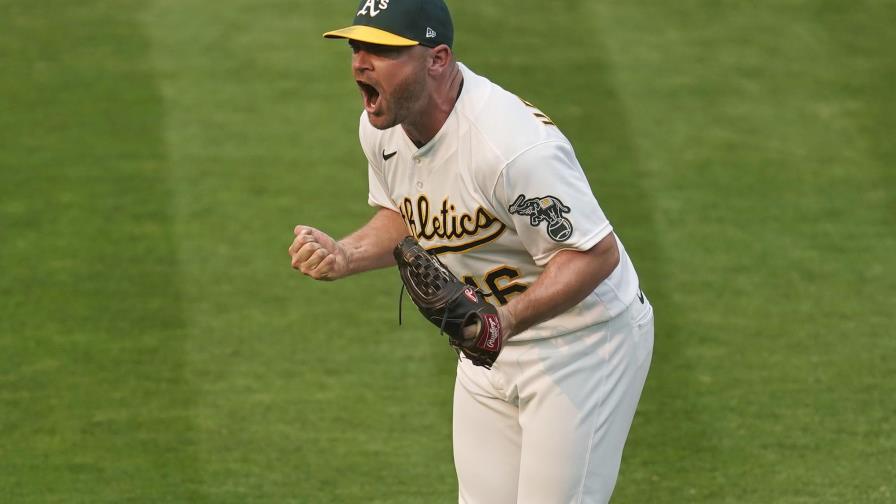 Con hit de Pinder, Atléticos eliminan a los Medias Blancas