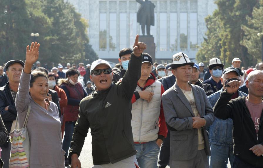 Presidente de Kirguistán renuncia tras protestas electorales