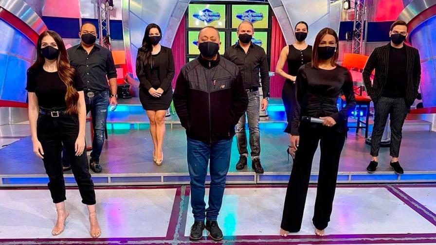 De negro, así lucieron los presentadores del programa “De Extremo a Extremo” en contra del racismo