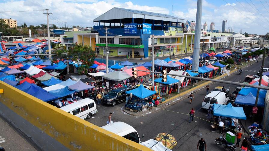 Ventas bajan hasta 60% en el mercado de La Pulga Ventas bajan hasta 60% en el mercado de La Pulga