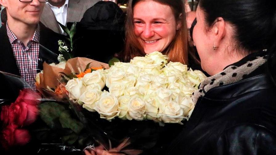 La presunta espía rusa María Bútina deportada de Estados Unidos llega a Moscú