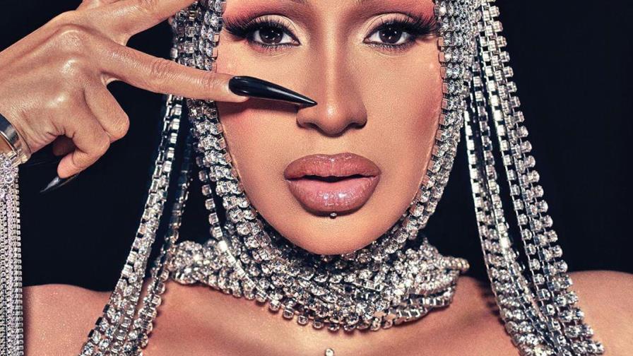 Cardi B se presenta como Belcalis Marlenis Almánzar en la portada de la revista ELLE