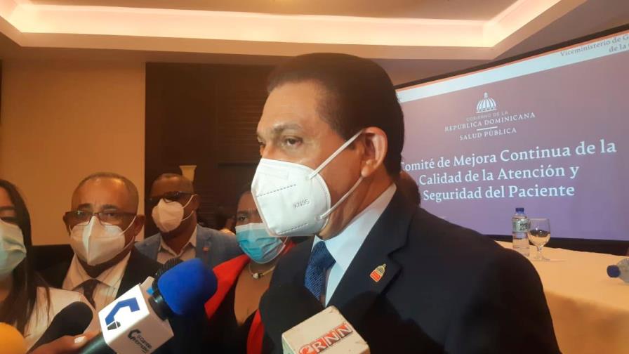 Ministro de Salud aclara Gobierno no ha emitido decreto con horario de toque de queda