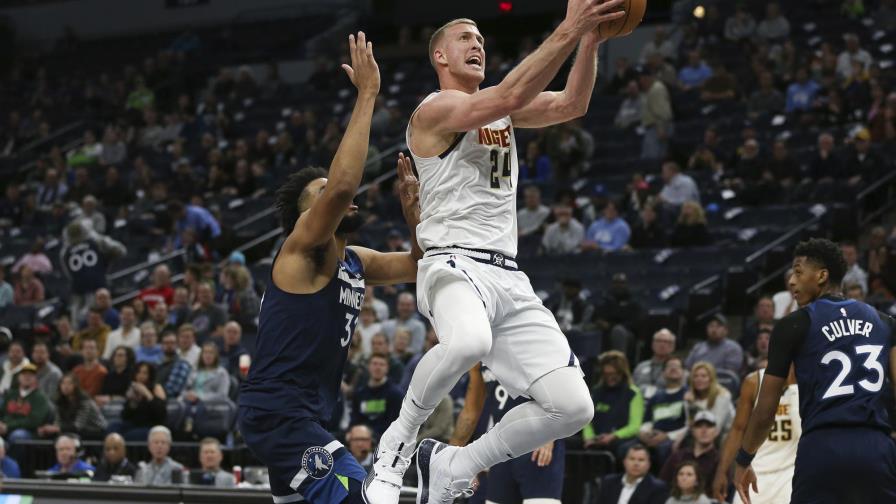 Nuggets: Mason Plumlee fuera por lesión en pie derecho