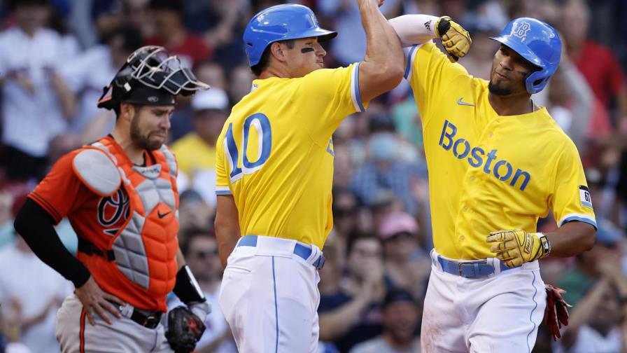 Medias Rojas hilan 4to triunfo y lideran lucha del wild-card