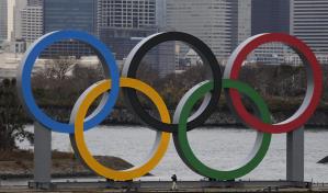 Los anillos olímpicos se instalan en la bahía de Tokio para los Juegos Olímpicos