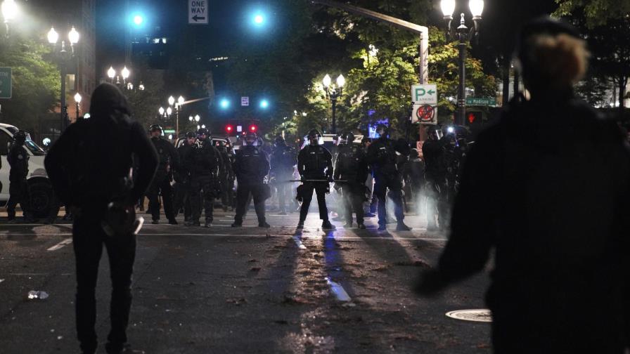 Corte: Gobierno EEUU no puede reprimir a prensa en protestas