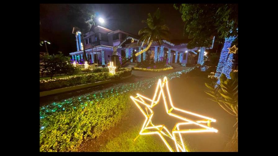 Casa Nacional del PLD estrena decoración navideña