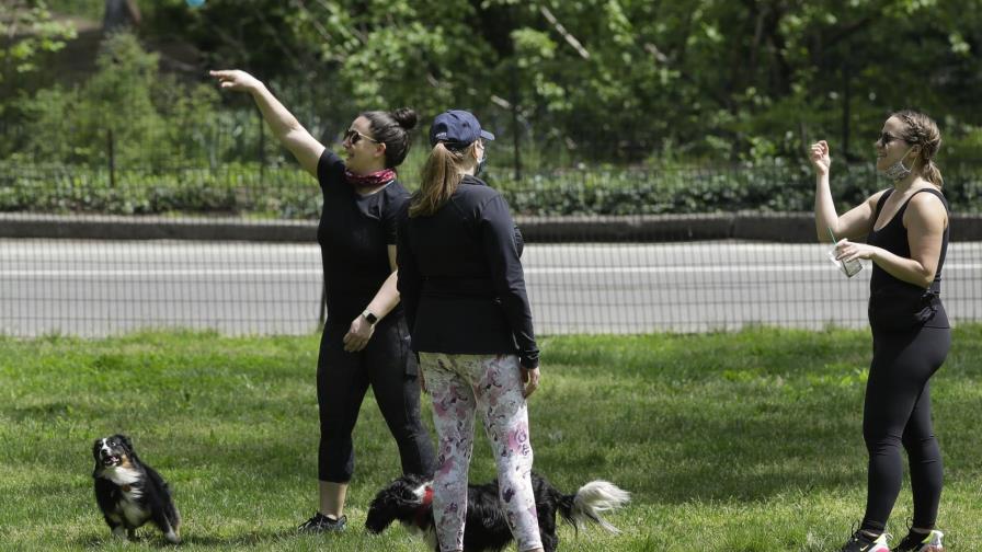 Critican a quienes violaron órdenes de confinamiento en Nueva York