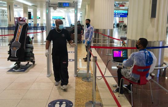 Trabajadores extranjeros de Emiratos varados en el exterior