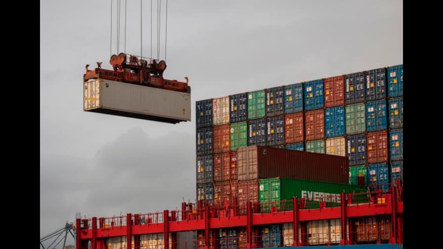 Déficit comercial de EEUU subió en junio 6,7 % a 75.700 millones de dólares