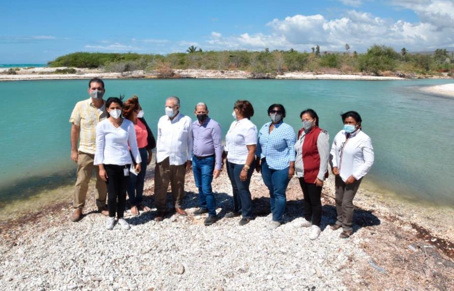 Delegación del Ministerio de Economía realiza recorrido en Pedernales