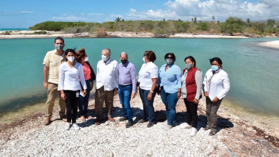Delegación del Ministerio de Economía realiza recorrido en Pedernales