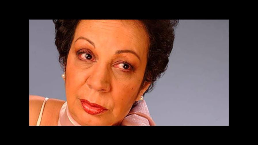 Amigos y familiares dan último adiós a la actriz Delta Soto