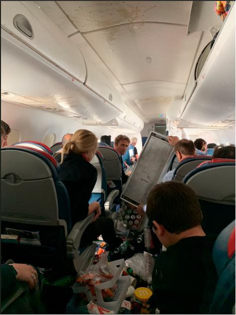 Pasajeros cuentan cómo un avión de Delta voló en picada dos veces a 34,000 pies de altura
