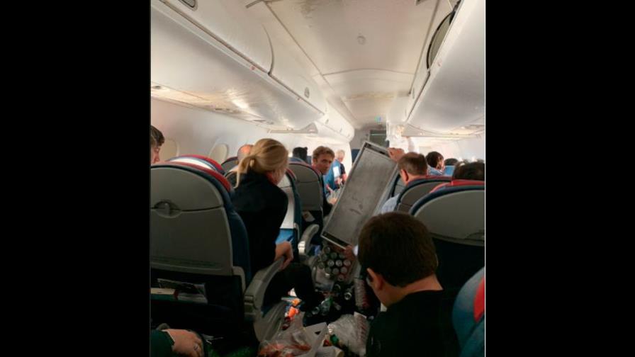 Pasajeros cuentan cómo un avión de Delta voló en picada dos veces a 34,000 pies de altura