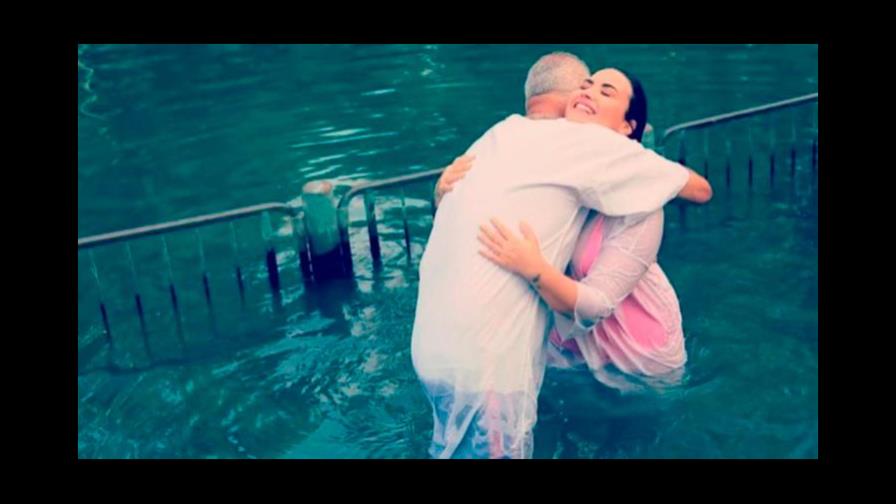 Demi Lovato se bautiza en el río Jordán en Israel