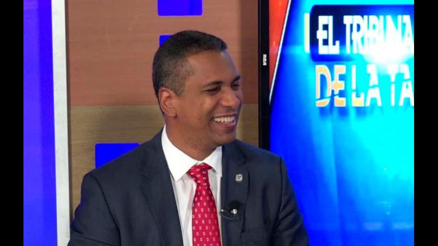 Demóstenes Martínez cree sería un “desatino” modificar la Constitución