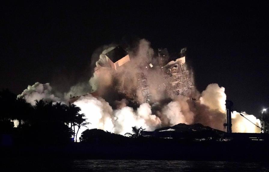 Video | Demolieron anoche edificio siniestrado en Miami-Dade
