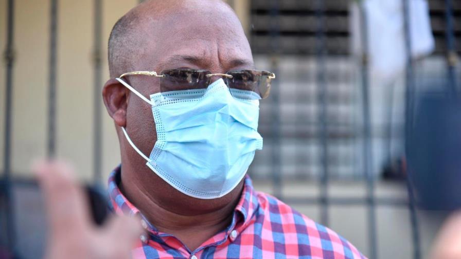 Denuncian envenenan agua de canal de riego en Santiago