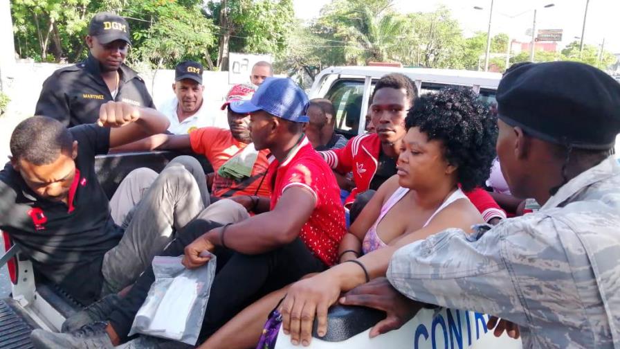 Deportan extranjeros ilegales apresados en varias provincias Deportan extranjeros ilegales apresados en varias provincias