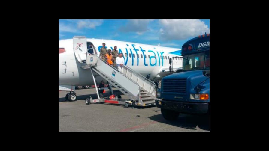 Estados Unidos deporta primer grupo de dominicanos que cumplieron condenas allí Estados Unidos deporta primer grupo de dominicanos que cumplieron condenas allí