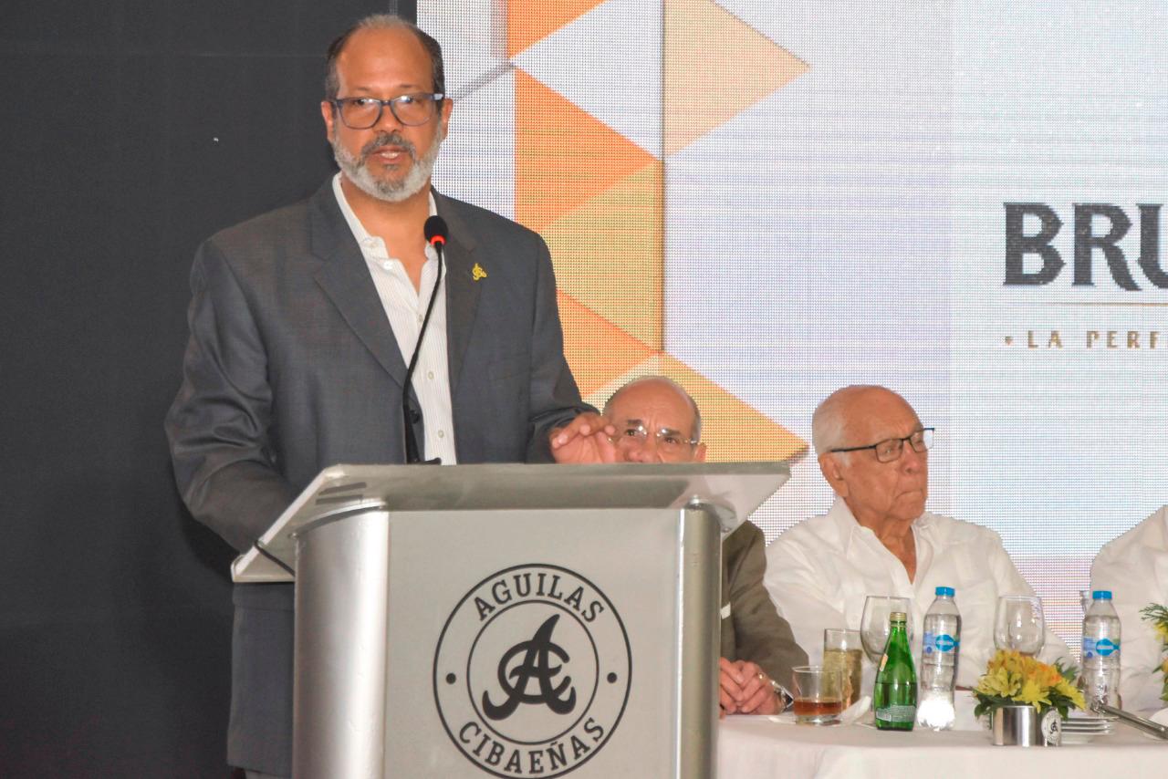 Adriano Valdez Russo, presidente de las Águilas. 