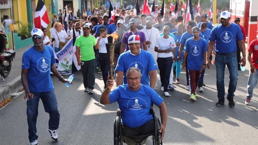 Ocoa y Azua unidas en apoyo de la carrera de antorcha del Invitacional Mundial de Tenis de Olimpiadas Especiales 