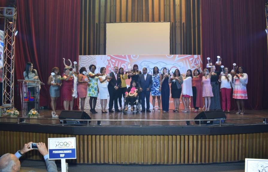 El Miderec reconoce a 17 damas en “Gala de Mujeres Ejemplares del Deporte”