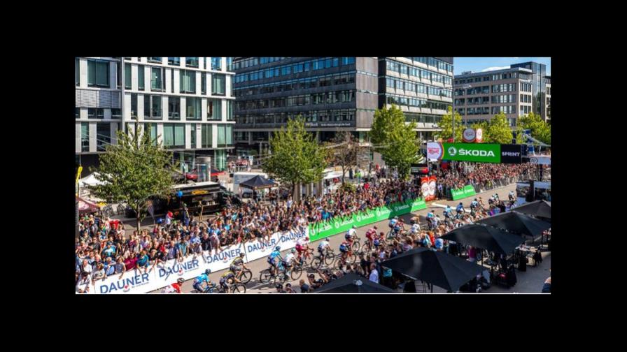 La Vuelta a Alemania rinde homenaje al Muro de Berlín 30 años después de su caída