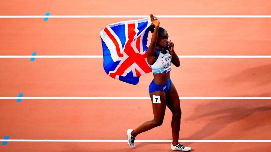 Asher-Smith y Holloway se cuelgan sus primeros oros mundiales