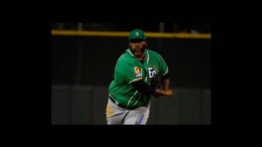 Las Estrellas envían a Jumbo Díaz al Escogido