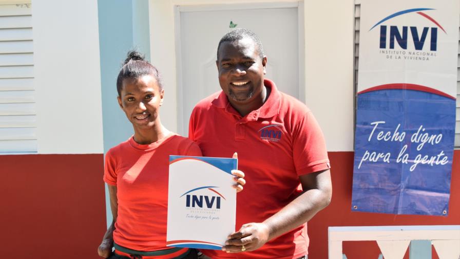 Entregan vivienda a atleta paralímpica de Taekwondo 