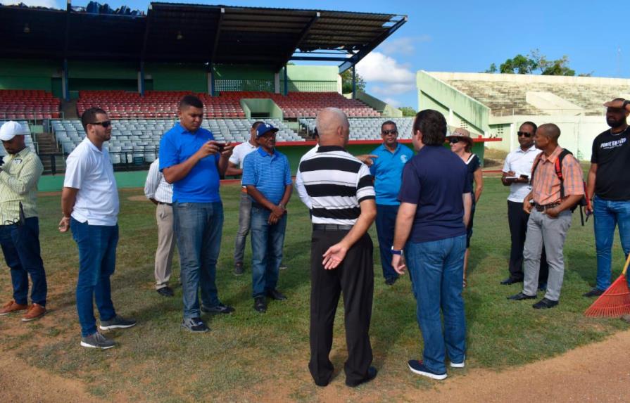 Senador Paliza deplora condiciones del estadio José Briseño y aboga por remozamiento