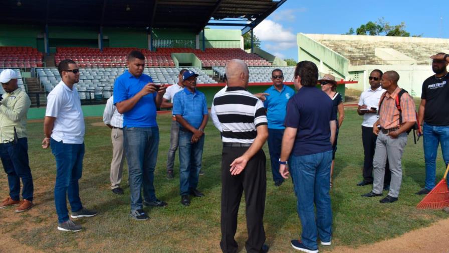 Senador Paliza deplora condiciones del estadio José Briseño y aboga por remozamiento