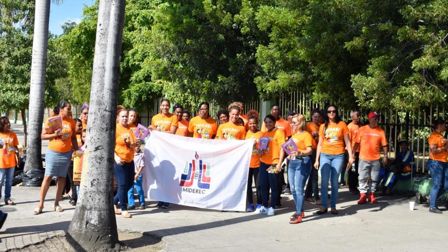 Oficina de Género del Ministerio de Deportes realiza marcha contra feminicidios Oficina de Género del Ministerio de Deportes realiza marcha contra feminicidios