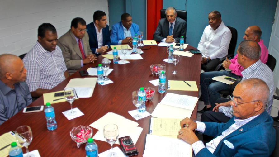 Completan el comité organizador del Baloncesto del Distrito Nacional Completan el comité organizador del Baloncesto del Distrito Nacional