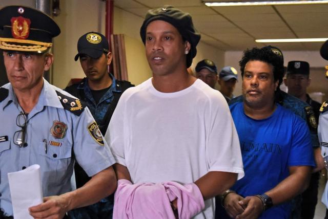 Ronaldinho pasa noveno día en celda de oro en Paraguay